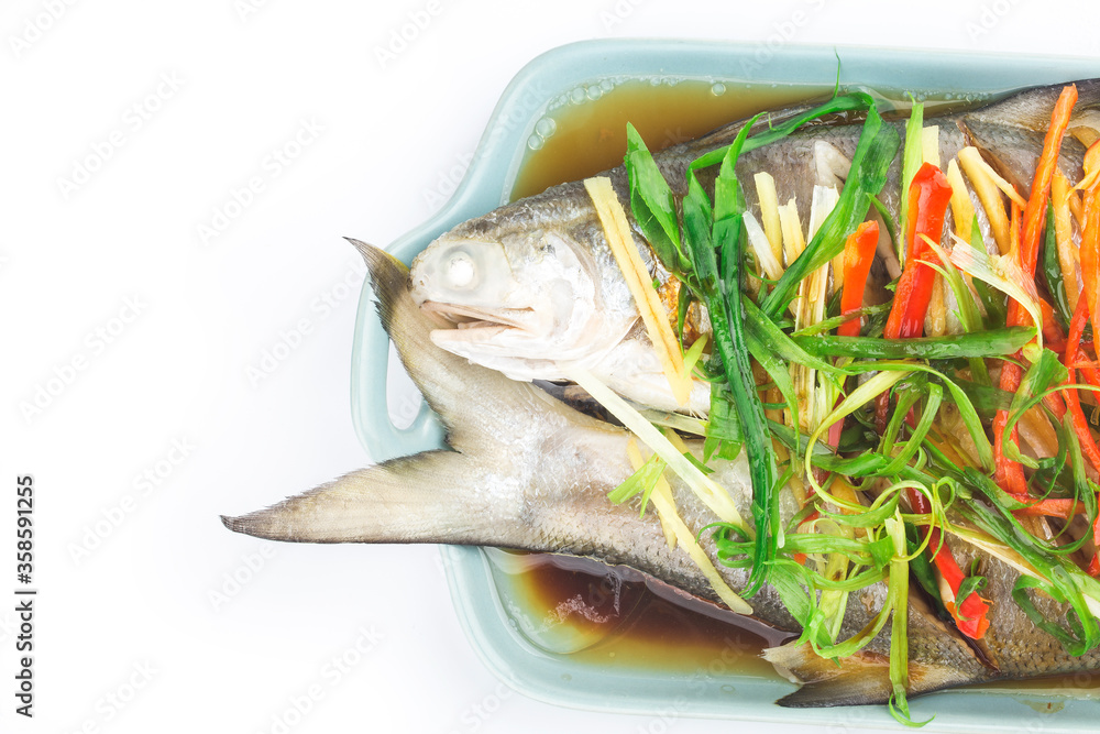Steamed fish with fresh green onion: Eleutheronema tetradactylum