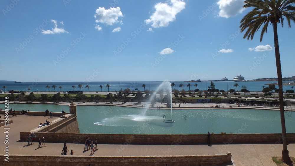 seaview from Catedral de Mallorca with fountain