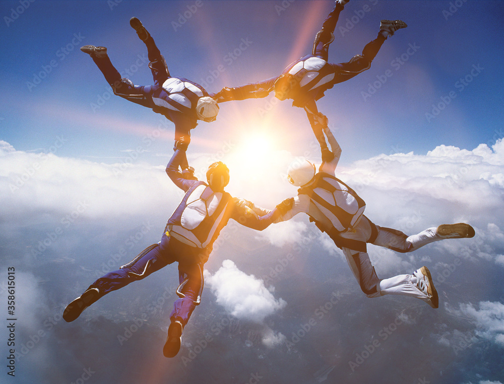 Four Skydivers in Formation - obrazy, fototapety, plakaty 
