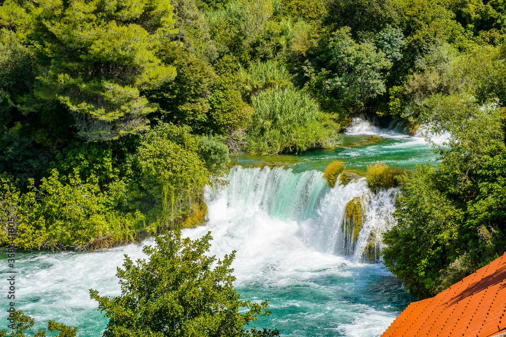Obraz premium To wodospad w Parku Narodowym Krka w Chorwacji