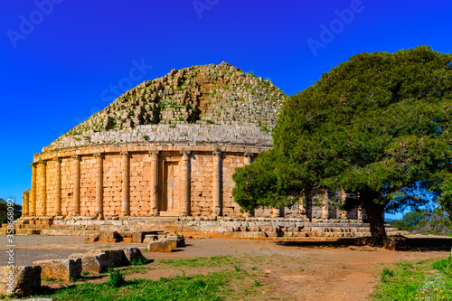 Obraz na płótnie The Royal Mausoleum of Mauretania, the tomb of the Berber King Juba II and Queen Cleopatra Selene II, Tipaza Province, Algeria. w salonie