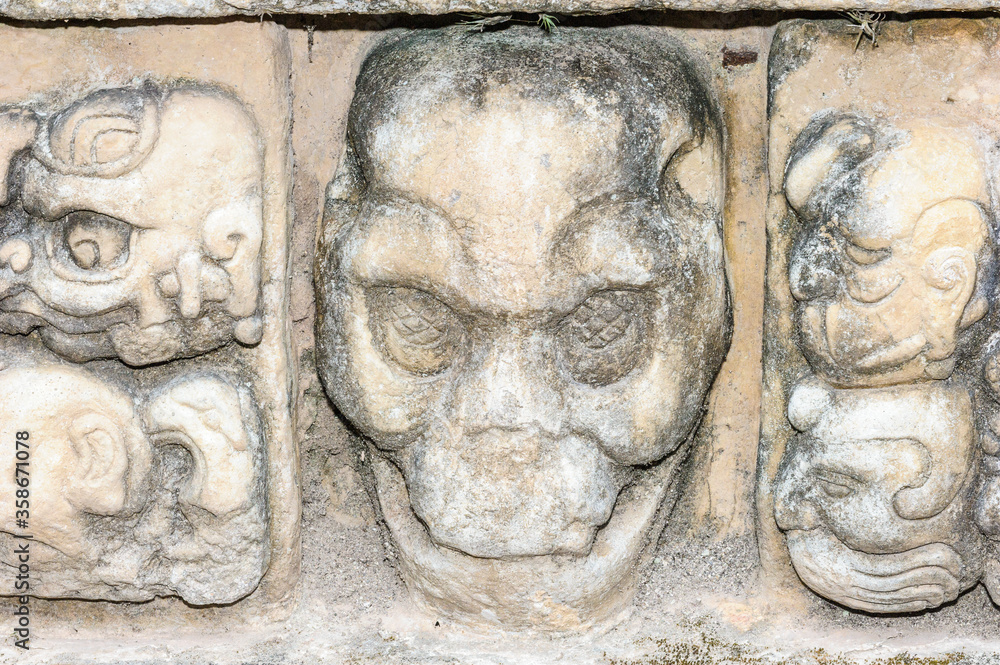 Obraz premium It's Sculpted head stone at Copan Ruins, UNESCO World Heritage Site, Honduras, Central America