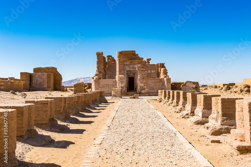 Obraz na płótnie It's Deir el-Haggar temple, Dakhla Oasis, Western Desert, Egypt w salonie