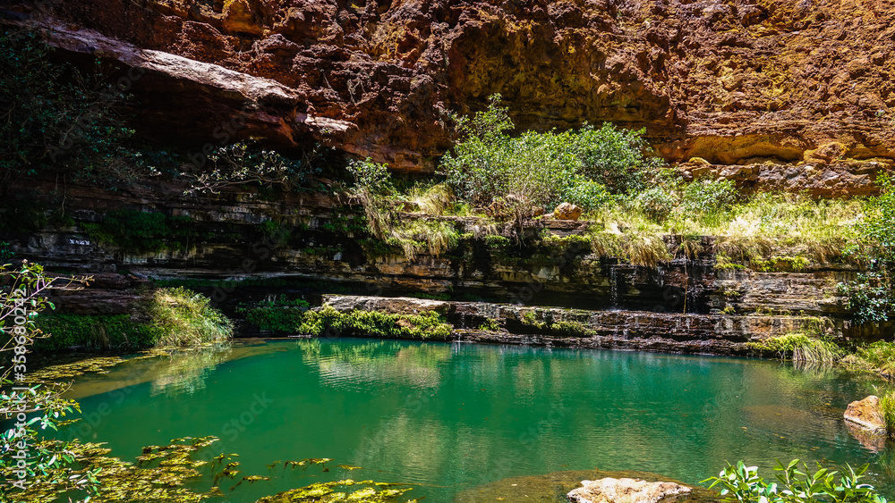 Sunny circular Pool at Dales Gorge, Karijini National Park, Western Australia, Australia