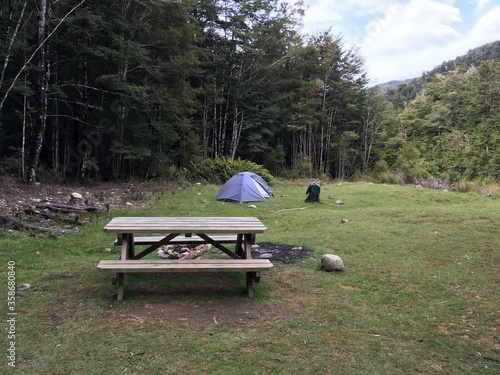 middy hut campsite picnic table