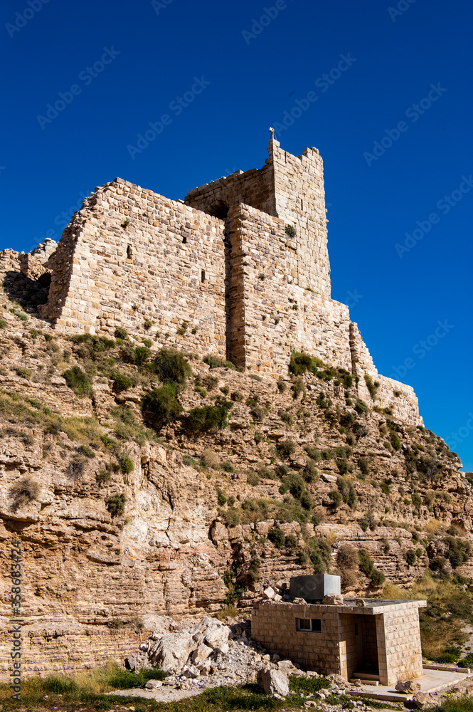 It's Ruins of the Kerak Castle, a large crusader castle in Kerak (Al Karak) in Jordan.