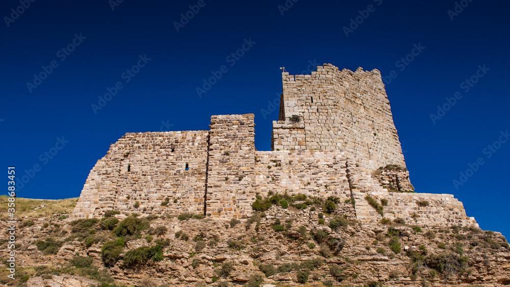 It's Ruins of the Kerak Castle, a large crusader castle in Kerak (Al Karak) in Jordan.