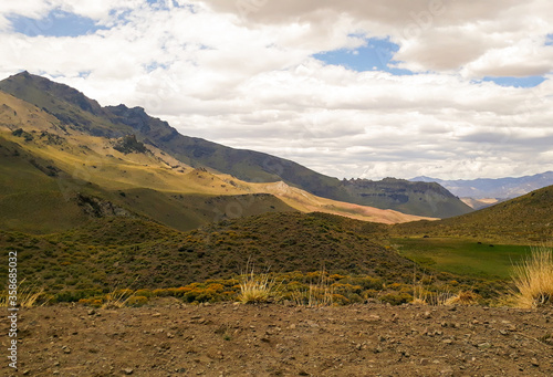 Zona central de la Cordillera de los Andes - Frontera entre Argentina y Chile camino al Cerro Campanario - 