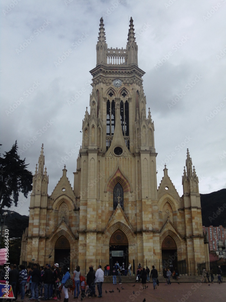 Obraz premium Basílica Menor Nuestra Señora de Lourdes, Bogotá, Colombia