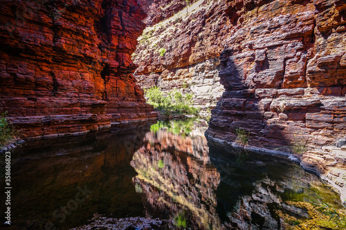 Hiking in Knox Gorge  Karijini National Park  Western Australia  Australia