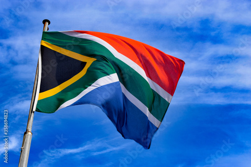 Foto South African flag dancing in the wind on a flag pole.