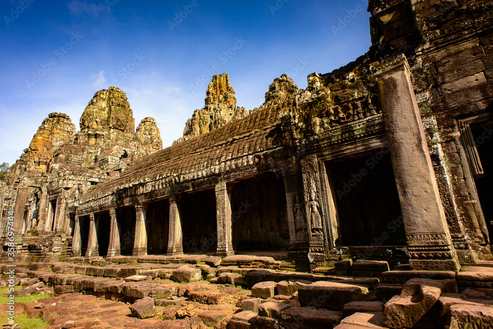Fototapeta premium It's Bayon, Khmer temple at Angkor in Cambodia. Official state temple of the Mahayana Buddhist King Jayavarman VII