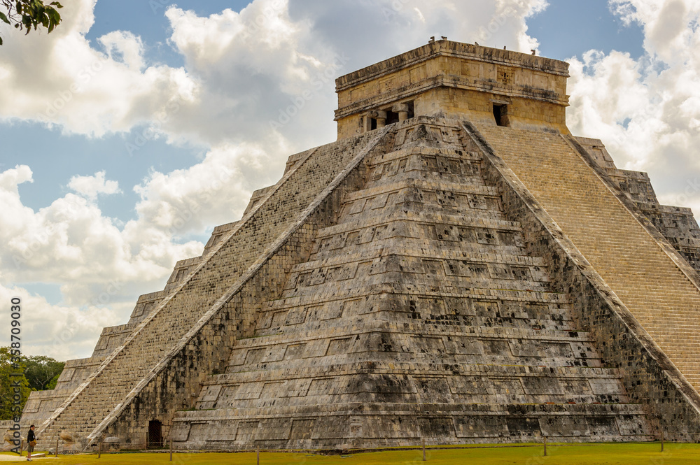 It's El Castillo, main pyramid of Chichen Itza, a large pre-Columbian city built by the Maya civilization. Mexico