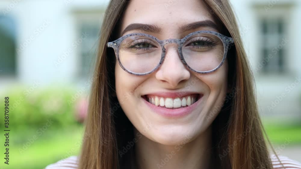Attractive young woman looking at camera and smiling
Attractive young woman looking at camera and smiling