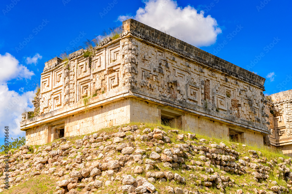 Obraz premium Governor's Palace, Uxmal, an ancient Maya city of the classical period. One of the most important archaeological sites of Maya culture. UNESCO World Heritage site