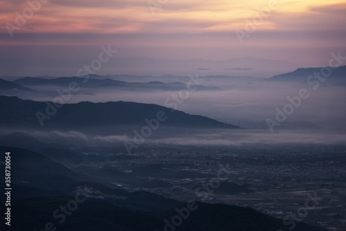 磐梯吾妻スカイラインから眺める福島市の雲海 © 優樹 八嶋
