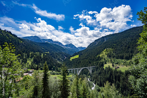 Langwieser Viadukt Langwies RHB Plessur Sapünerbach Schweiz Graubünden Chur Arosa 