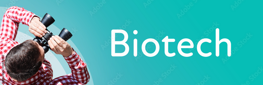 Fototapeta premium Biotech. Mann mit Fernglas aus Vogelperspektive. Beobachtung, Draufsicht, Panorama. Business Text auf blau. Statistik, Wirtschaft