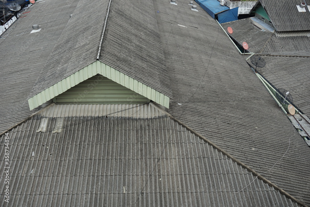 On the building, taking pictures of the roof of the house, beautiful On the building, taking pictures of the roof of the house, beautiful
