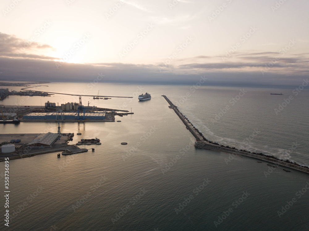 Obraz premium france-port-ship-nature-landscape