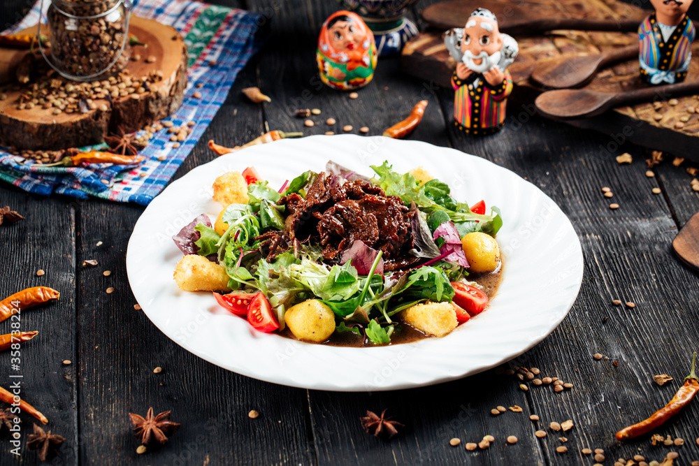 Warm salad in ginger sauce with beef and potatoes