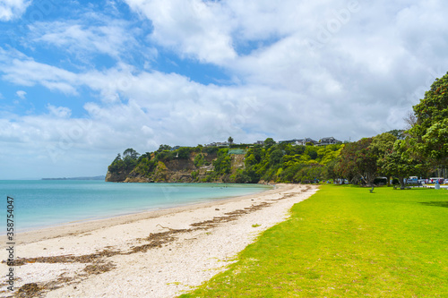 Obraz na płótnie Panoramic View of Eastern Beach, Auckland New Zealand during High Tide Time w salonie