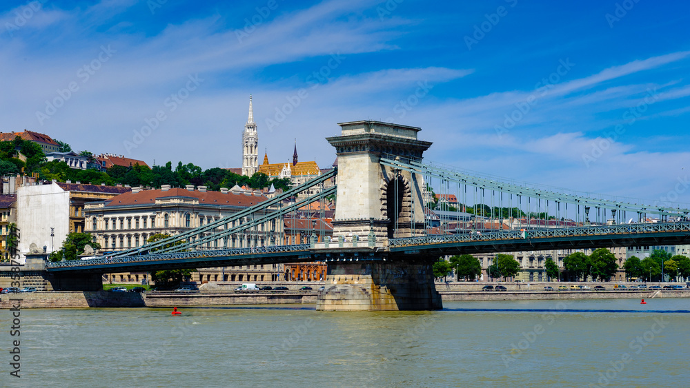 Fototapeta It's Szechenyi Chain Bridge, a suspension bridge that spans the River Danube between Buda and Pest, the western and eastern sides of Budapest, the capital of Hungary.