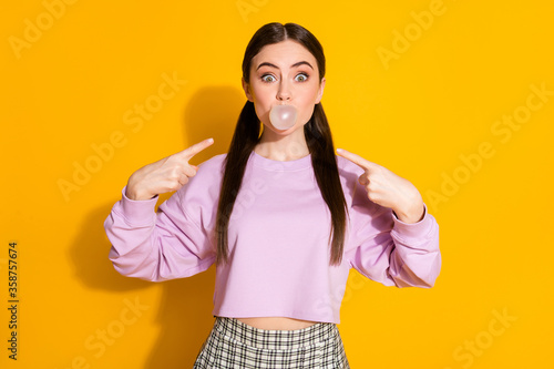 Valokuva Portrait of shocked excited youth girl chewing bubble gum blowing impressed poin