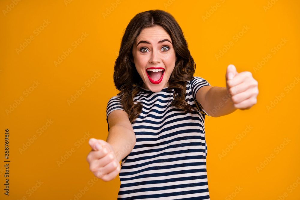 Photo of crazy pretty lady hold imagine steering wheel helm rudder passing driving exam good mood fast speed wear casual striped t-shirt isolated vivid yellow color background Photo of crazy pretty lady hold imagine steering wheel helm rudder passing driving exam good mood fast speed wear casual striped t-shirt isolated vivid yellow color background