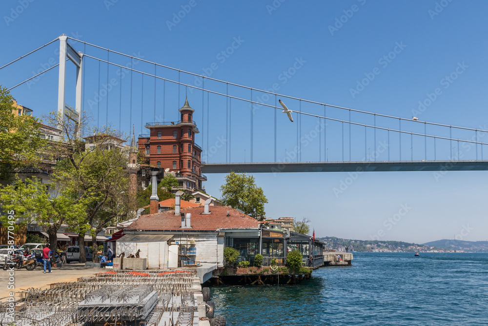 Obraz premium Istanbul, Turkey - completed in 1988 and one of the main landmarks in Istanbul, the Fatih Sultan Mehmet Bridge connects Europe and Asia. Here in particular the suspension bridge structure