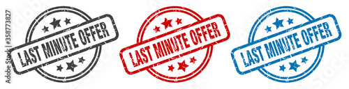 last minute offer stamp. last minute offer round isolated sign. last minute offer label set