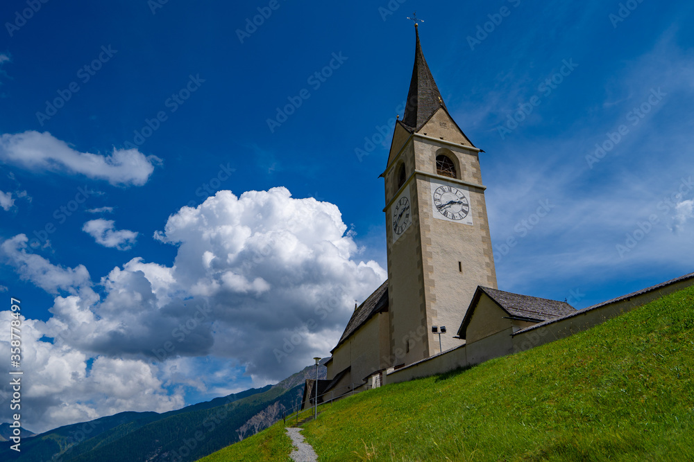 Barockkirche Allerheiligen Schmitten Sommer blauer Himmel Wolken