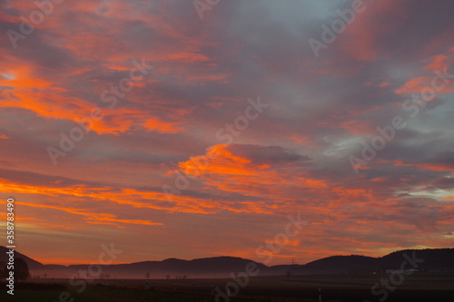Obraz na płótnie Morgenrot auf der Schwäbischen Alb w salonie