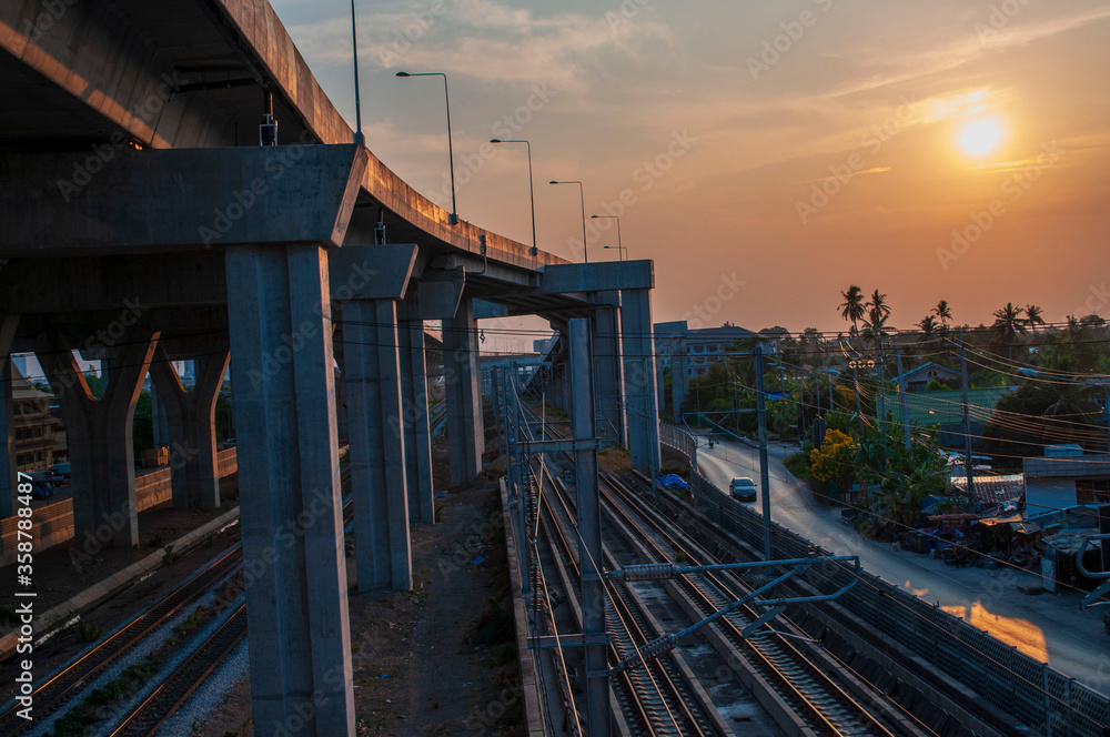 Fototapeta premium railway bridge at sunset