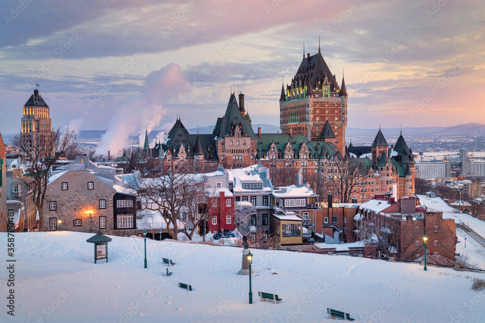 Obraz premium Overlook of Quebec city in the winter