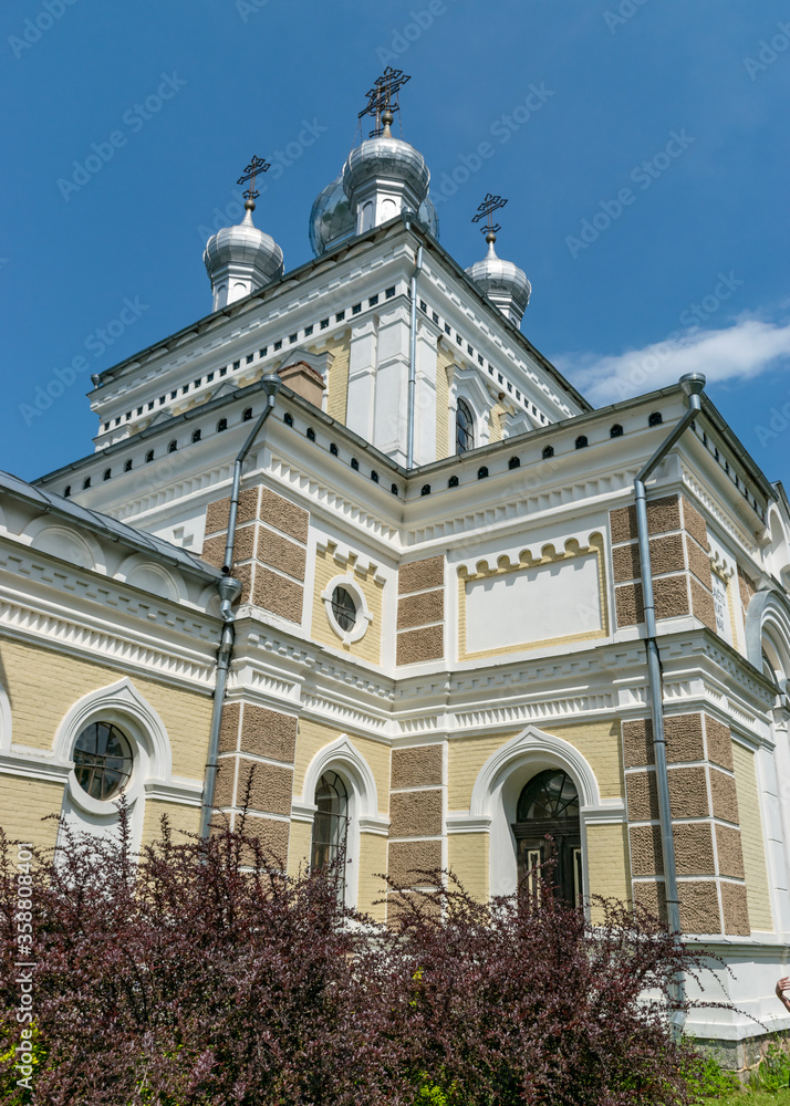 Obraz premium a fragment of an Orthodox church in Stameriena, Latvia, on a sunny summer day.