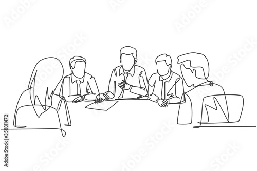 One continuous line drawing of senior manager giving instruction to raise product sales to the marketing team members in the meeting. Business briefing concept single line draw design illustration