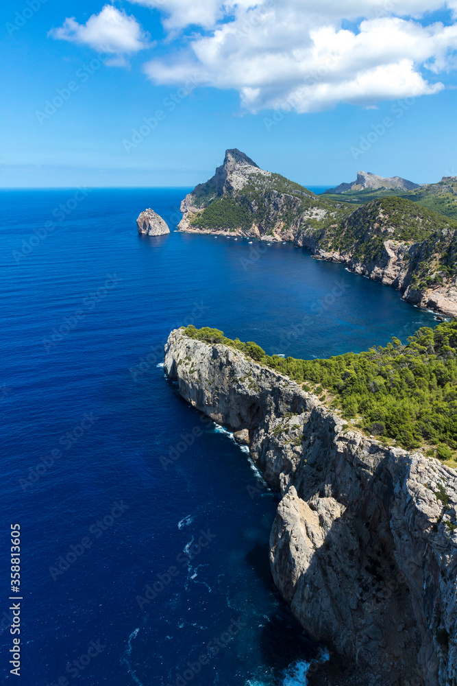 The Es Colomer viewpoint, also known as Sa Creueta, is located on the Formentor peninsula, in the northwest of the island of Mallorca. A place to admire the views of the sea and the sunsets