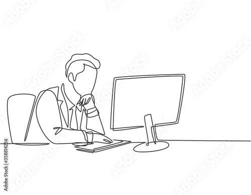 Single continuous line drawing of young male manager sitting on his chair and thinking seriously watching the computer screen. Business analyze concept one line draw design vector graphic illustration