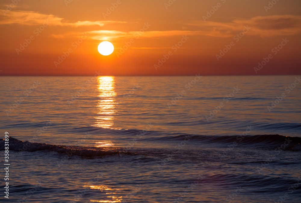 Zachód słońca nad morzem Bałtyckim - obrazy, fototapety, plakaty 