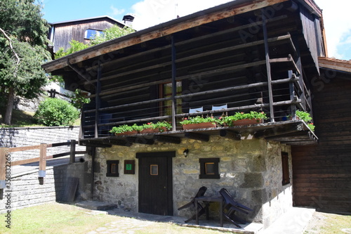 Wallpaper Mural Sauris di Sopra e Lago di Saluri Torontodigital.ca