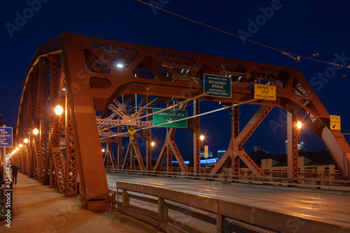 Steel bridge in Portland downtown © SHELL