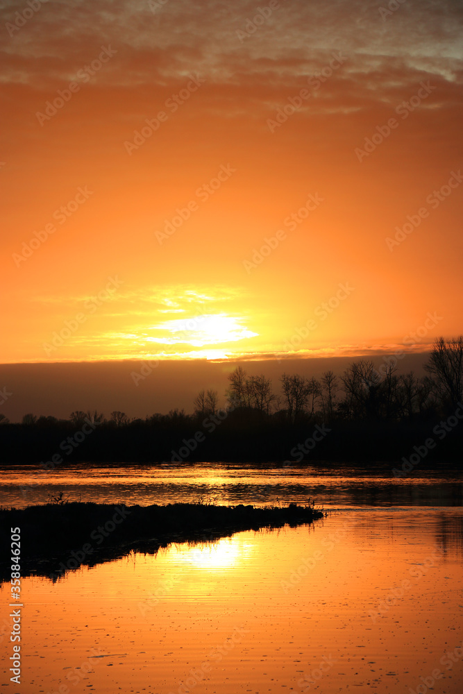 Obraz premium Colorful sunset by the Odra River, Poland.