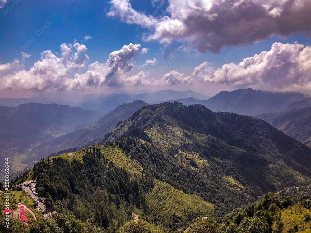 Obraz premium mountain landscape with clouds Dhanaulti mountains Uttarakhand india
