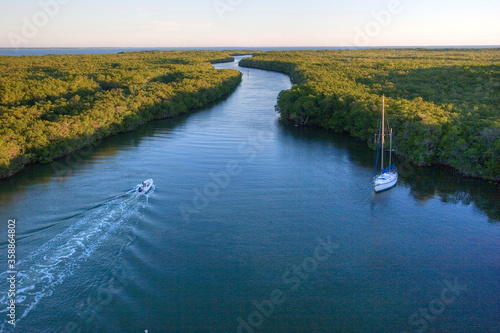 Obraz na płótnie Boating on the Intercoastal Waterway at Jewfish Creek, Key Largo, Florida