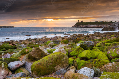 Tableau sur toile Avilés, Principado de Asturias, España-19/06/2020 Atardece en la bocana de la ría de Avilés entre nubarrones