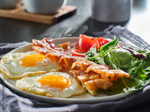 keto low carb breakfast with eggs and bacon