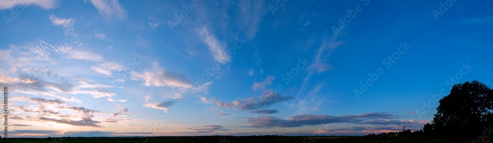 Obraz premium Colorful view of twilight sunrise evening sunset evening sky and beautiful clouds