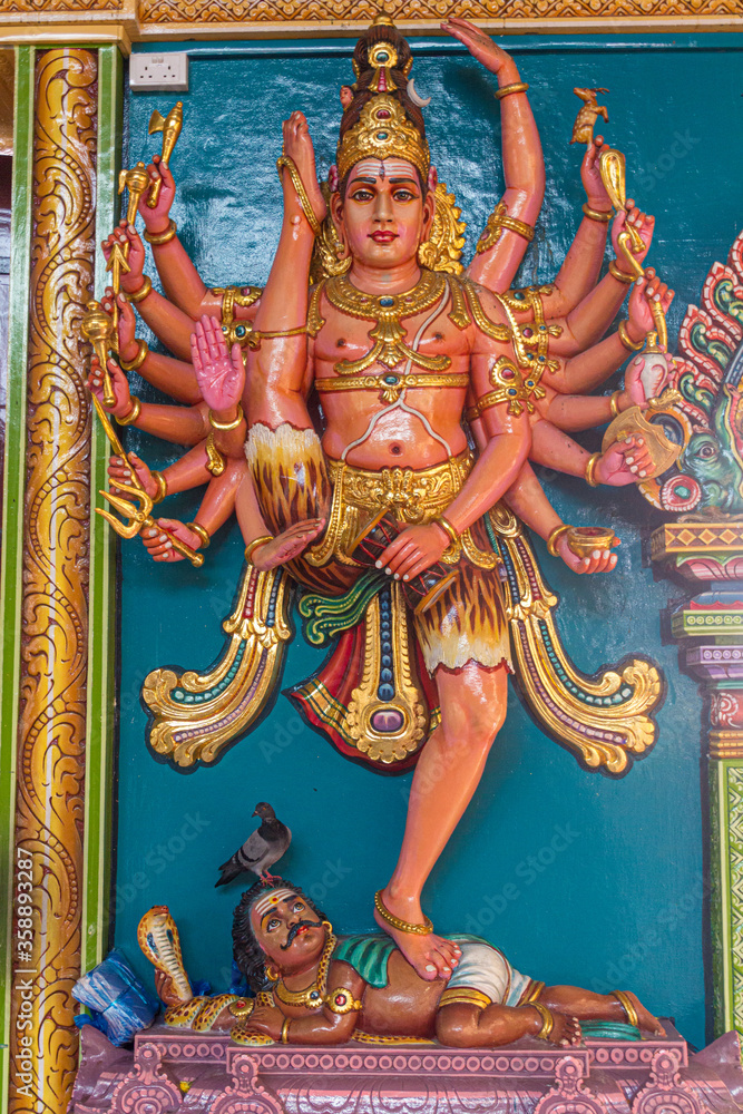 Fototapeta premium SINGAPORE, SINGAPORE - MARCH 10, 2018: Hindu deity image in the Sri Vadapathira Kaliamman Temple in the Little India of SIngapore.