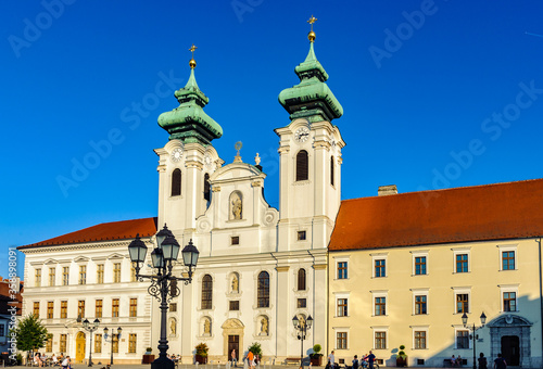 Fényképezés It's Szechenyi Square and the Cathedral in Gyor, Hungary